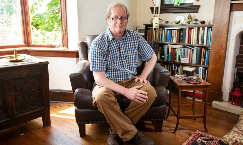 O doutor David Mackereth afirma que foi demitido como assessor de benefícios por causa de suas crenças religiosas. (Foto: Reprodução/Andrew Fox)