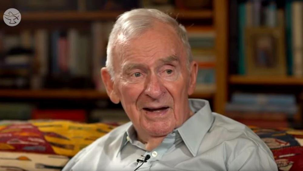 Bill Hayden era ateu e se converteu ao cristianismo aos 85 anos