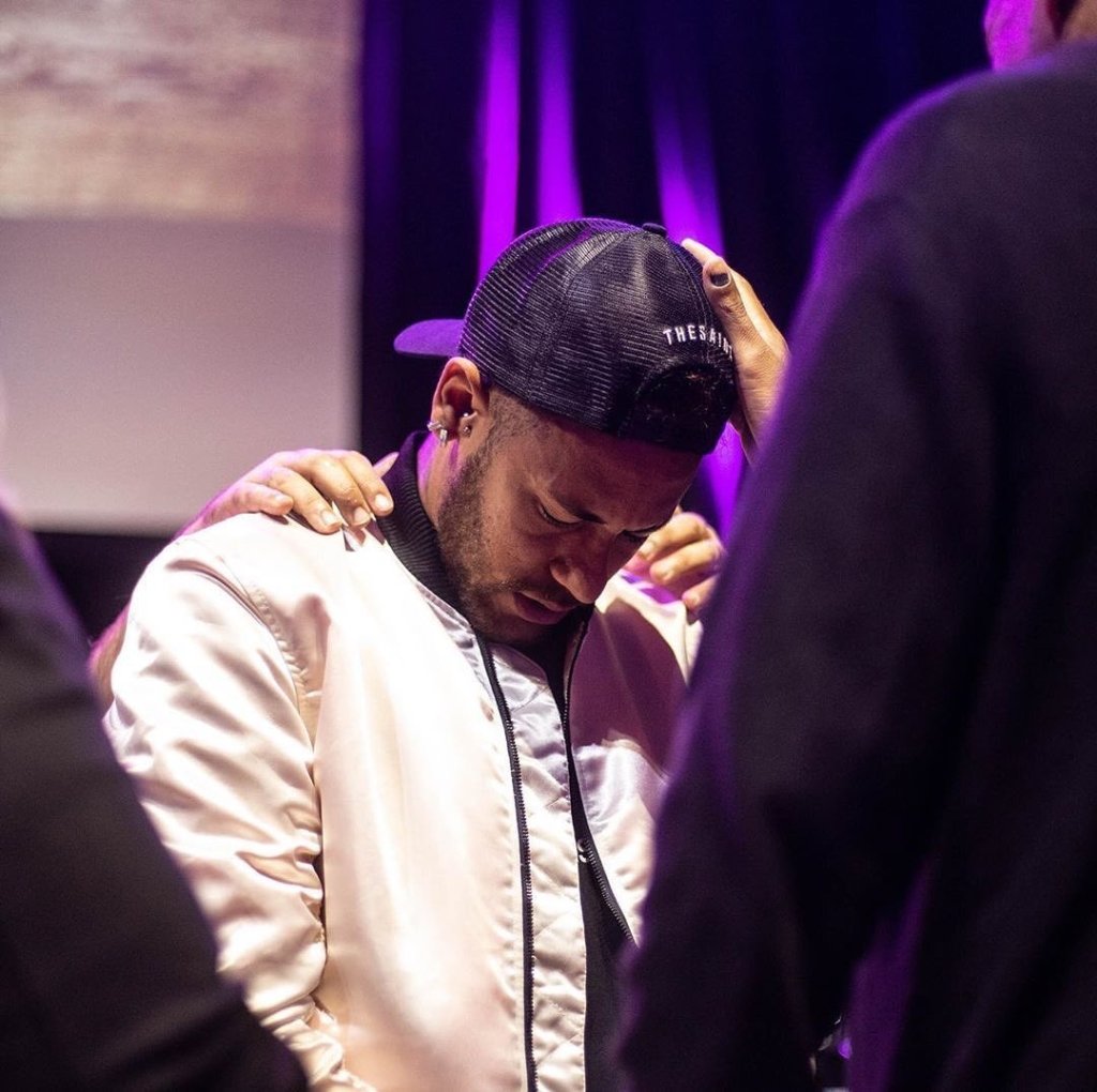 Neymar participou de culto na sede da Igreja Batista Peniel, em Santos, no litoral Paulista (Foto: Reprodução/Sena)
