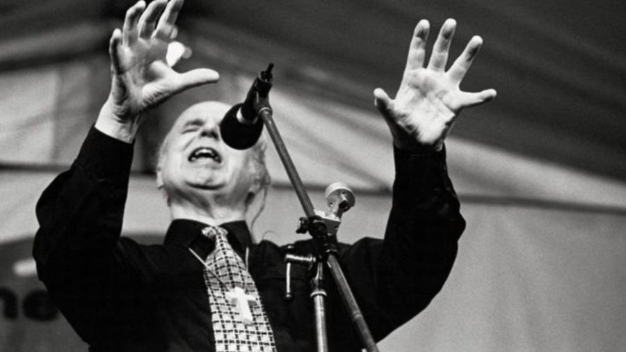 Noel Stanton, fundador da seita 'Jesus Army', pregava sobre os pecados da carne (Imagem: John Angerson)