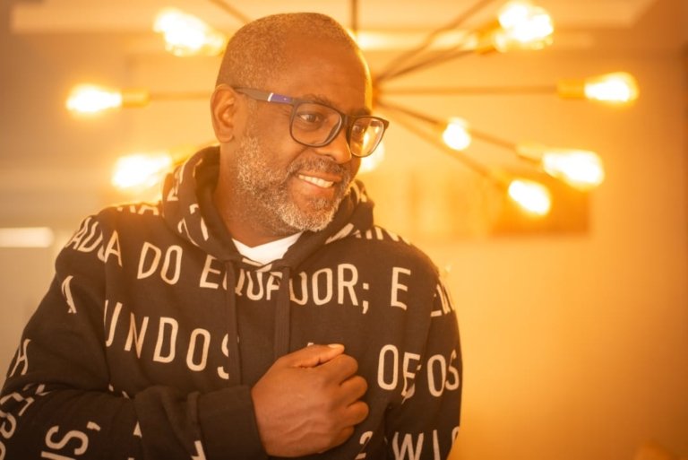 Pastor e cantor Kleber Lucas