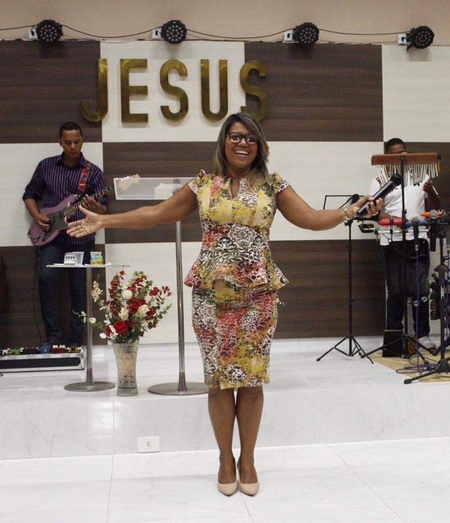 Débora Brasil, ex-dançarina de axé do grupo É o Tchan, hoje é missionária evangélica (Foto: Reprodução)