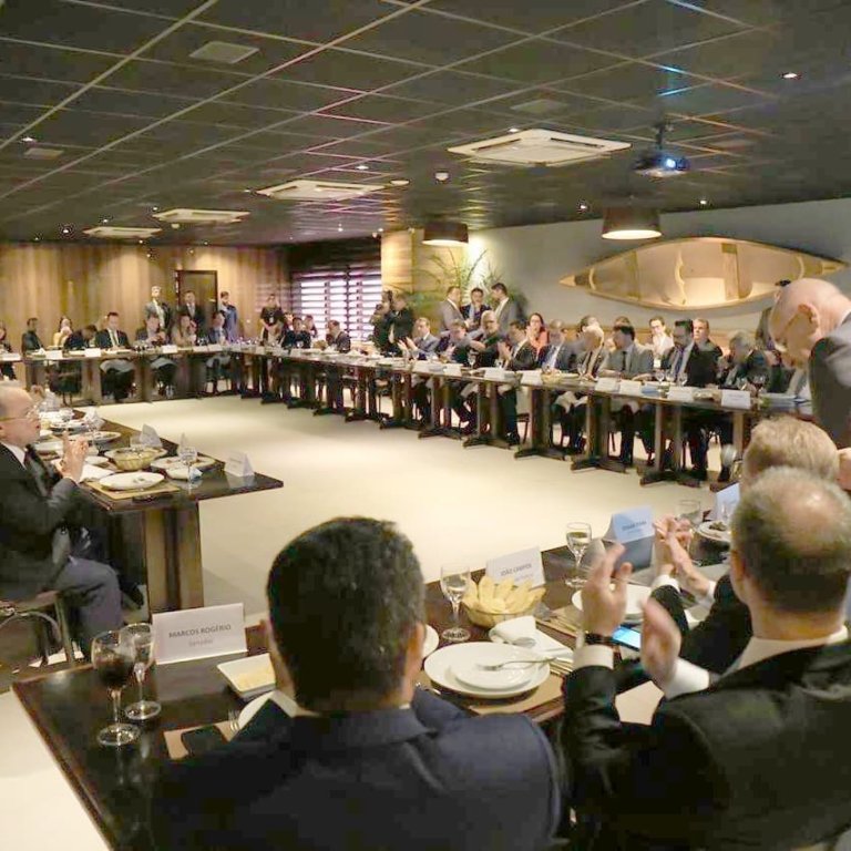 Bancada evangélica quer parceria com ministros contra o STF