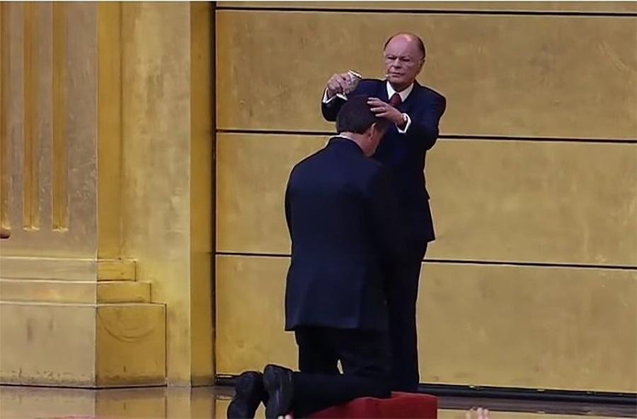 O presidente Jair Bolsonaro foi abençoado por Edir Macedo no Templo de Salomão
