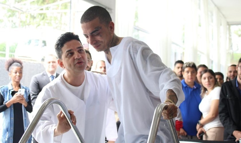 MC Guimê frequenta a igreja de Cassiane e Jairinho há um ano. (Foto: Reprodução/ADALPHA)