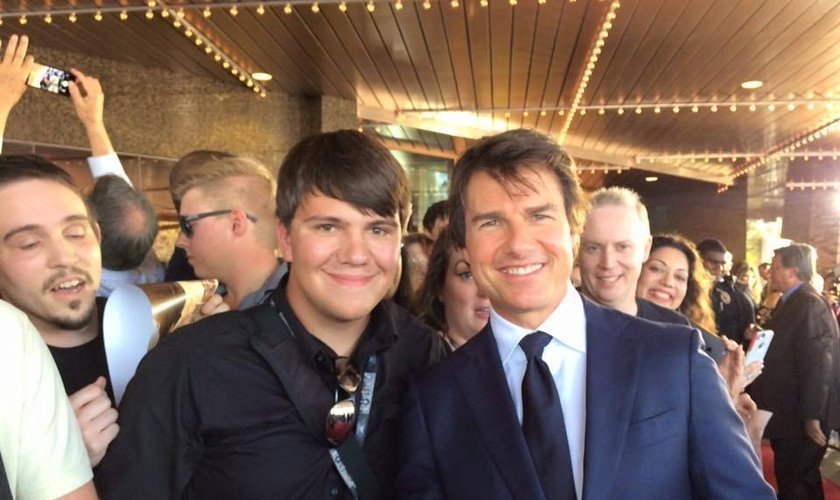 Dylan Novak (esquerda) tem buscado falar de Jesus a celebridades em todo o território dos EUA. (Foto: Arquivo pessoal)