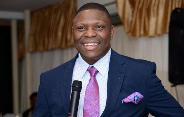 Gabriel Diya, era pastor do Open Heavens, uma igreja cristã sediada em Charlton, sudeste de Londres, com origem na Nigéria. / Facebook.