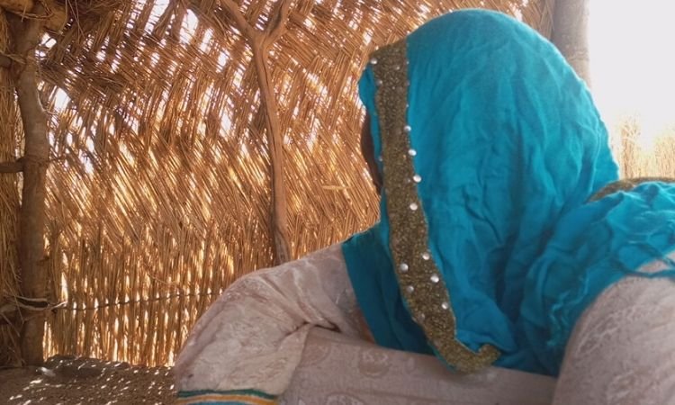 Cristã ex-muçulmana enfrenta o preconceito dos familiares e vizinhos por causa da fé