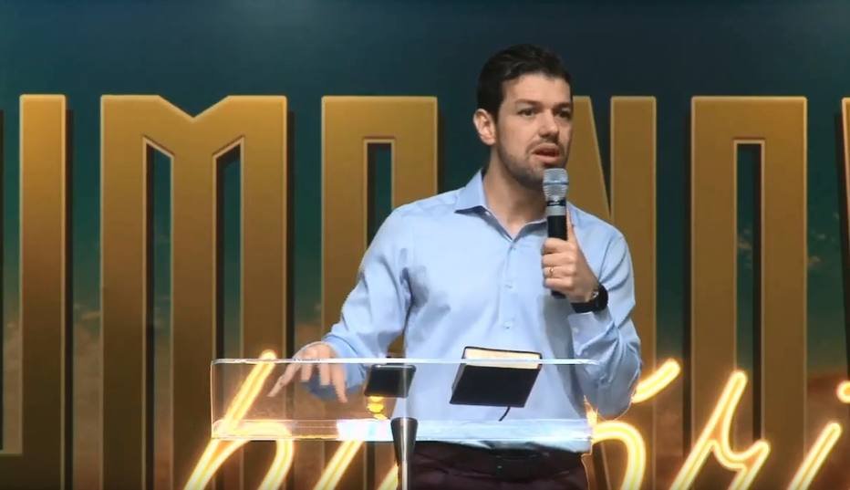 O reverendo Emerson Patriota, da Igreja Presbiteriana de Londrina, no PR, durante culto Foto: Reprodução/Youtube
