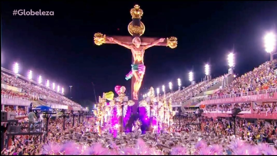 Desfile da escola de samba Mangueira em 2020