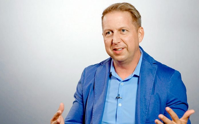 Bobby Gruenewald é pastor e fundador do YouVersion, maior aplicativo da Bíblia do mundo.