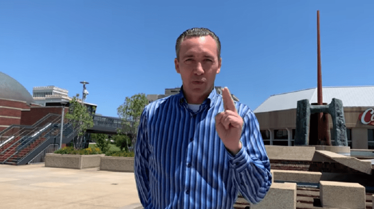 Tony Spell , líder da Igreja do Tabernáculo da Vida em Baton Rouge, nos EUA