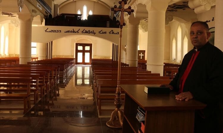 Igreja no Iraque vazia por causa do coronavírus COVID-19