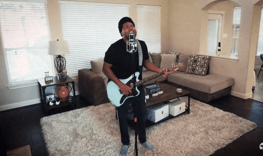 Thalles Roberto no seu novo clipe 