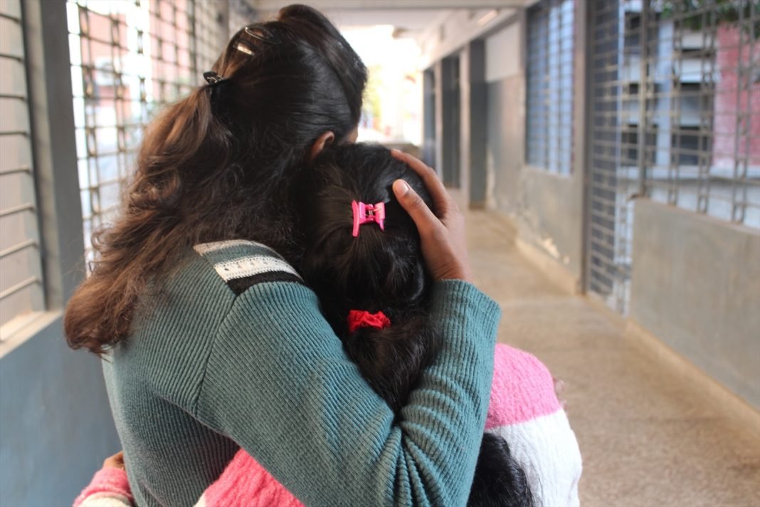 Mulheres e crianças são vítimas constantes de violência, agressão e discriminação ao redor do mundo (Foto: Portas Abertas)