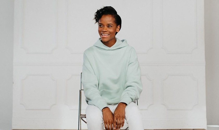 Letitia Wright fala sobre a importância da Bíblia em sua vida em entrevista a YouVersion. (Foto: Divulgação)