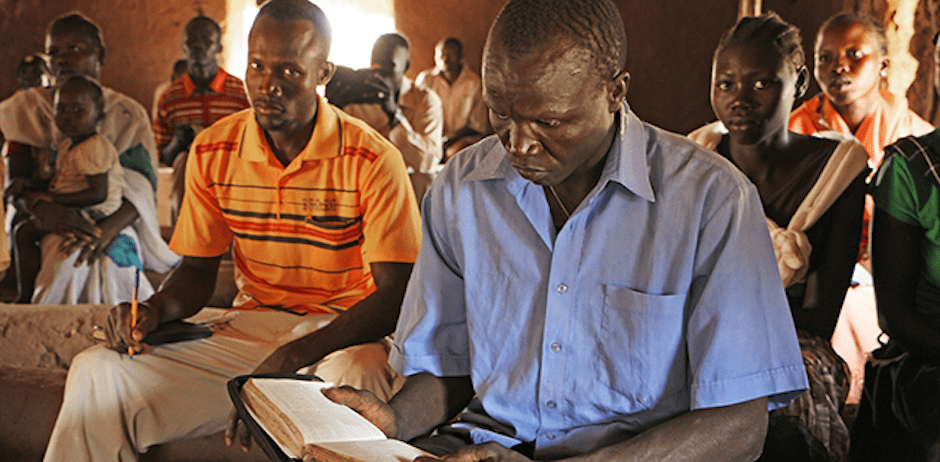 Cristãos reunidos no Sudão. (Foto: Portas Abertas)