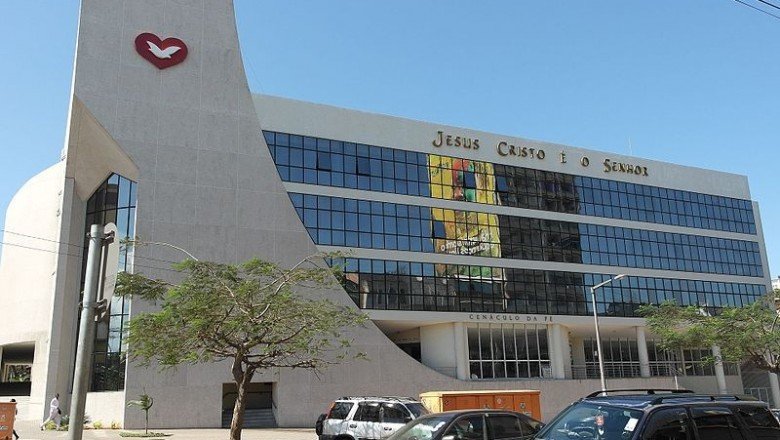 Templo da Igreja Universal em Angola-b[1]