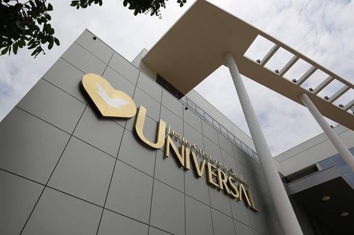 Fachada de um templo da Igreja Universal em Angola