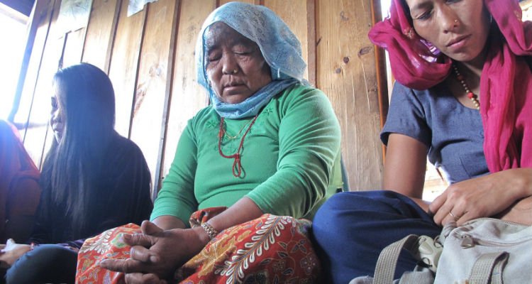 Cristãos orando no Nepal