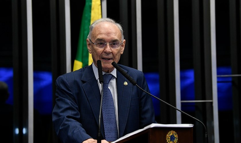 O senador Arolde de Oliveira morreu aos 83 anos, vítima de Covid-19. (Foto: Jefferson Rudy/Agência Senado)