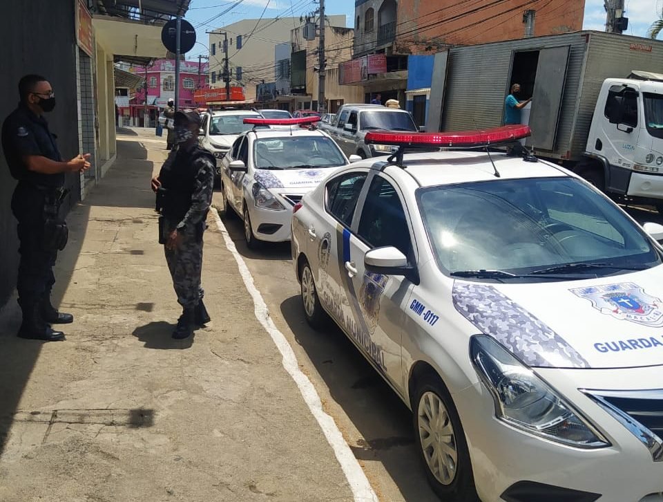 Agentes da Guarda Municipal de Macaé fecham igreja evangélica por aglomeração em culto