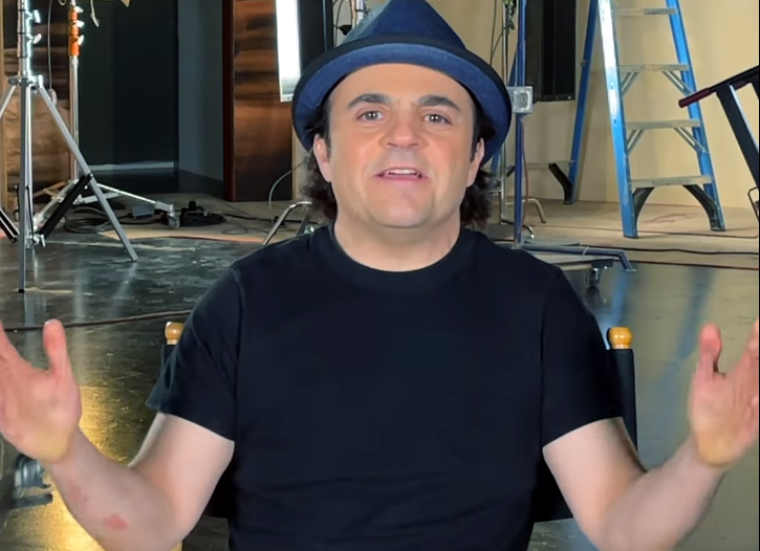 Para lançar o' desafio trans', a Nickelodeon está contando com a ajuda de Michael Cohen, que nasceu mulher, mas há 20 anos fez uma 'transição' para se tornar homem | Captura de tela: Facebook / Nickelodeon