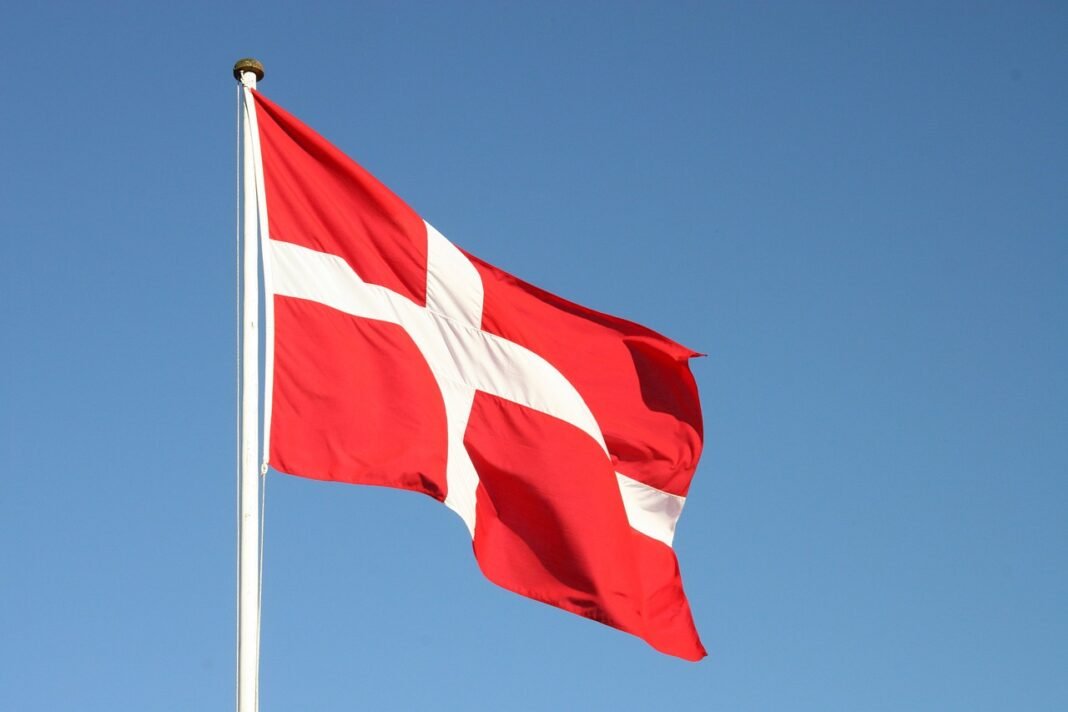 Bandeira da Dinamarca (Imagem de torben7400 por Pixabay)