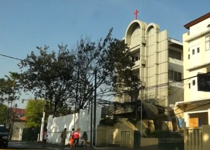 Igreja Central Pentecostal de Surabaia, na Indonésia, uma das 3 igrejas que sofreram atentados suicidas por membros de uma mesma família em 13 de maio 2018 (Foto: Reprodução)