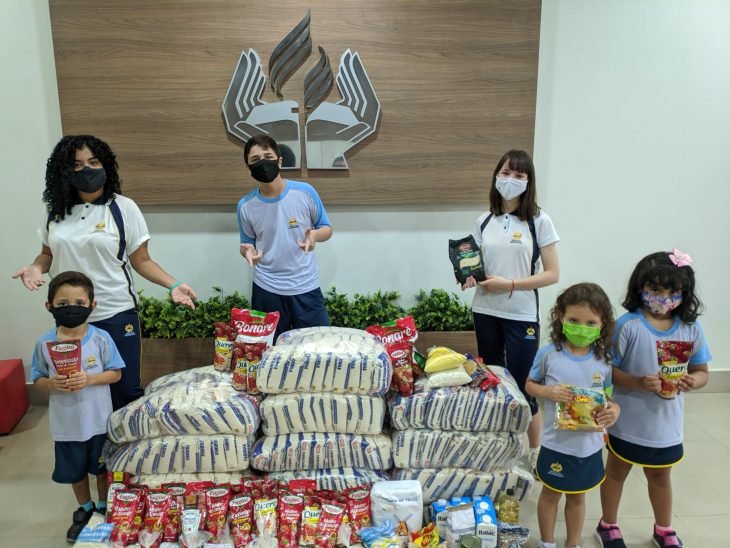 Os alunos do Colégio Adventista do Porto arrecadam quase meia tonelada de alimentos para o Hospital de Câncer de Mato Grosso (Foto: Divulgação)