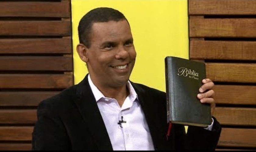 O arqueólogo e teólogo Rodrigo Silva (Foto: Reprodução/YouTube/Rede Super de Televisão)