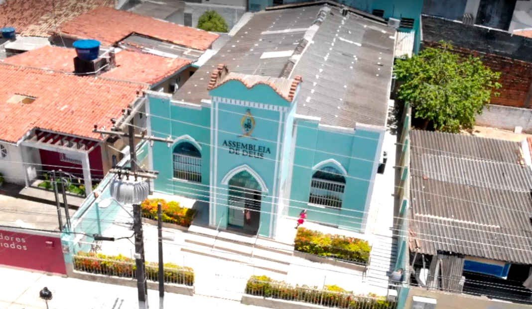 Assembleia de Deus no bairro de Pinheiro, em Maceió (AL) foi a primeira a encerrar atividades.