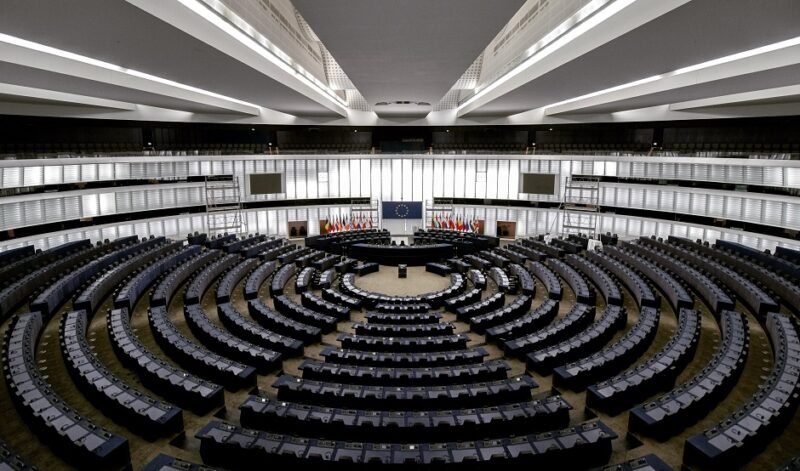 Vista da sala do plenário do Parlamento Europeu em Bruxelas. / Foto: Frederix Köberl , Unsplash