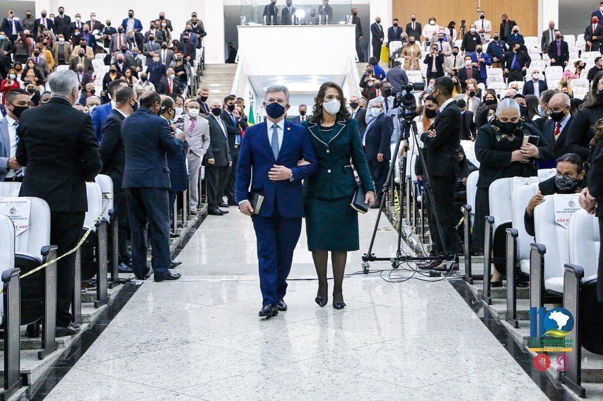 Pr. José Wellington Jr. com a esposa, Lídia, em um dos cultos de celebração pelos 110 anos da denominação (Foto: Divulgação)