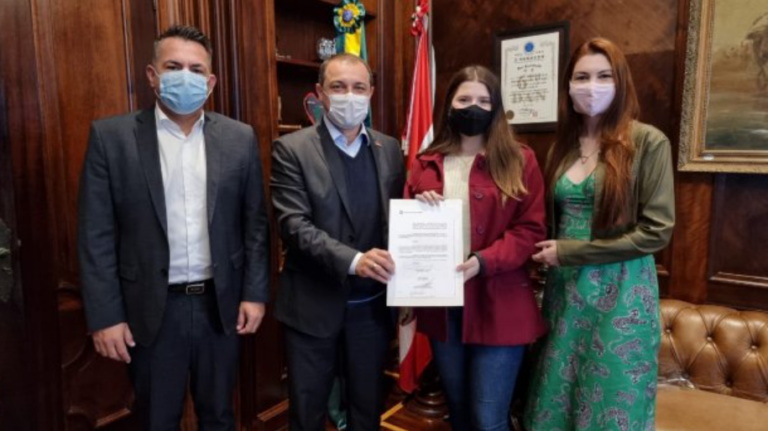 Governo de Santa Catarina veta linguagem neutra em escolas