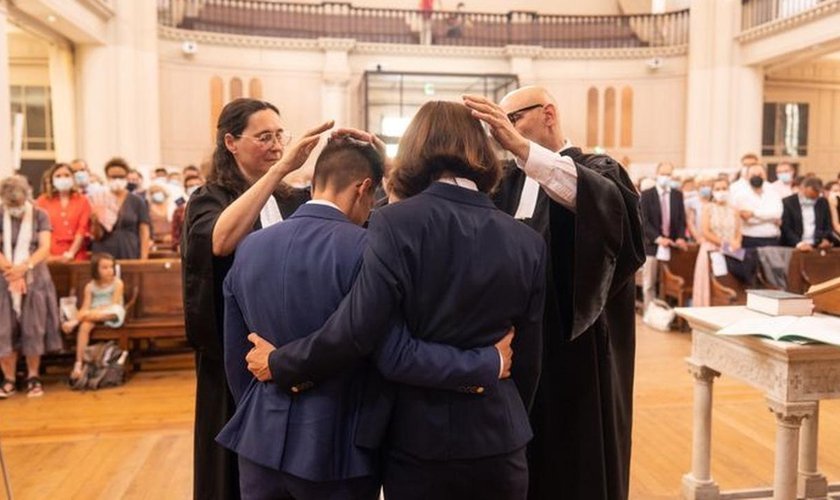 Casamento entre pastoras lésbicas na Igreja Protestante Unida da França (Foto: reprodução)