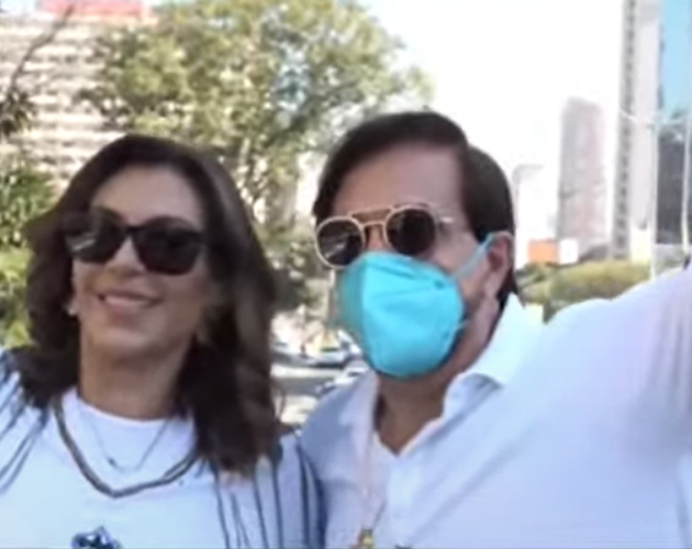 Casal líder da Igreja Renascer em Cristo, Sonia e Estevam Hernandes, durante a carreata da Marcha para Jesus 2021