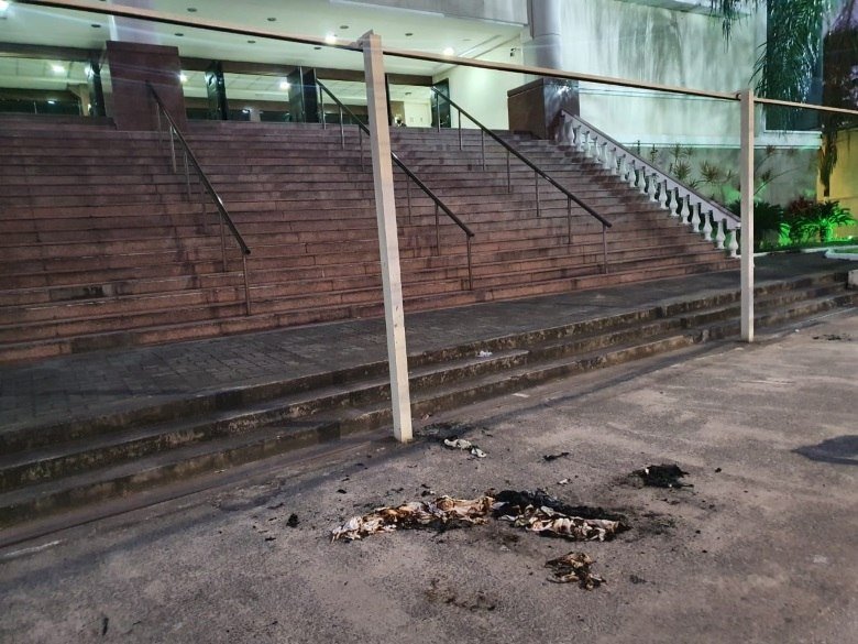 Tempo da Igreja Universal em Vitória (ES) atingido por coquetéis molotov