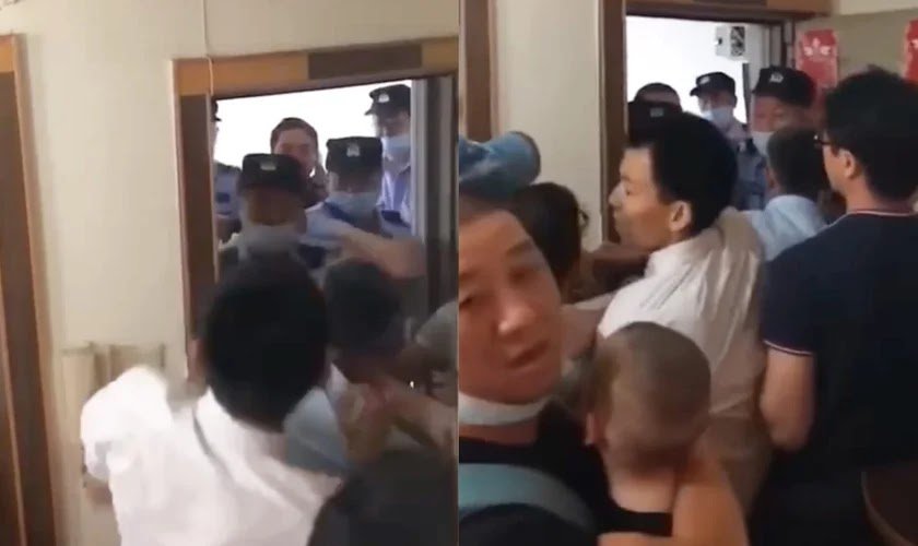 Autoridades invadem culto na China (Foto: Reprodução/Facebook).