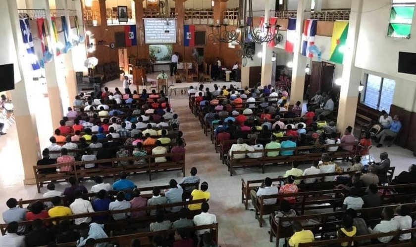 A Primeira Igreja Batista, em Porto Príncipe, foi atacada durante culto dominical. (Foto: Elijah Brown/BWA)