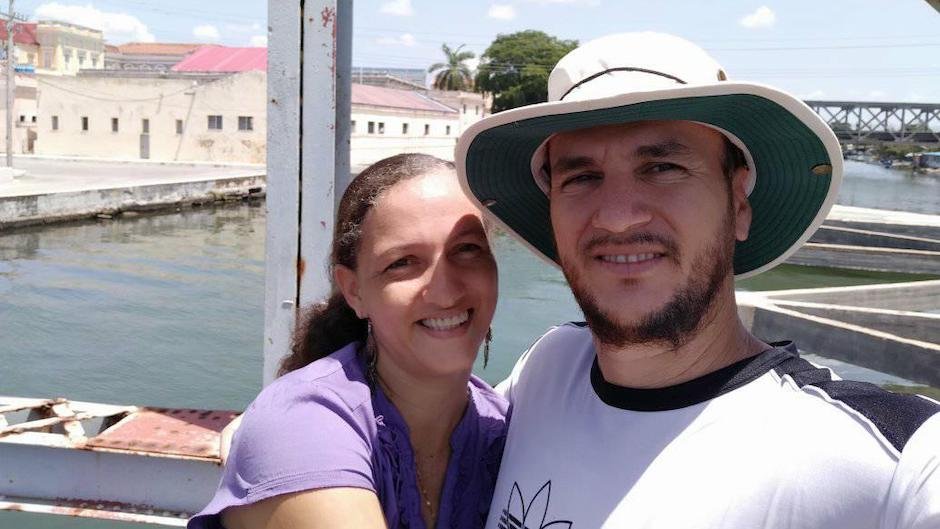 Pastor Yéremi Blanco e sua esposa Adelys Rodríguez.
