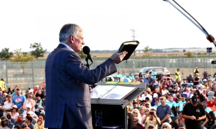 Franklin Graham pregou durante a turnê 