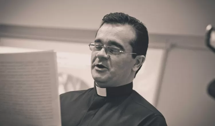 Padre Ernani Maia dos Reis, suspeito de assediar e violentar sexualmente oito monges em Minas Gerais.