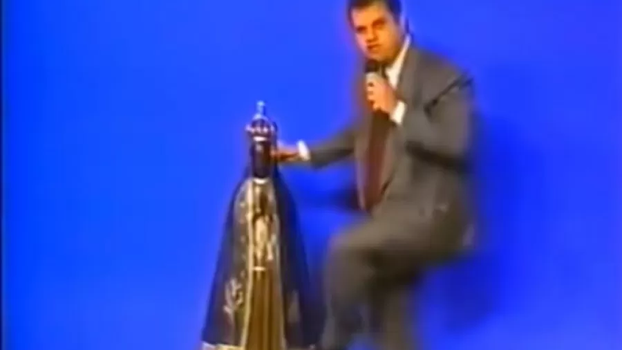Sérgio Von Helder era bispo da Igreja Universal e chutou imagem de Nossa Senhora Aparecida, na Record Imagem: Reprodução/YouTube