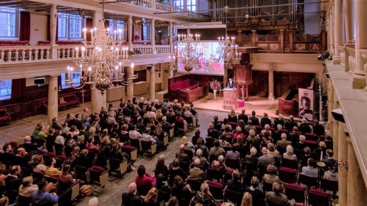 Culto em uma igreja luterana em Amsterdam, Holanda.