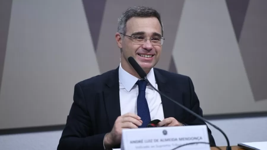 André Mendonça durante sabatina para vaga do STF