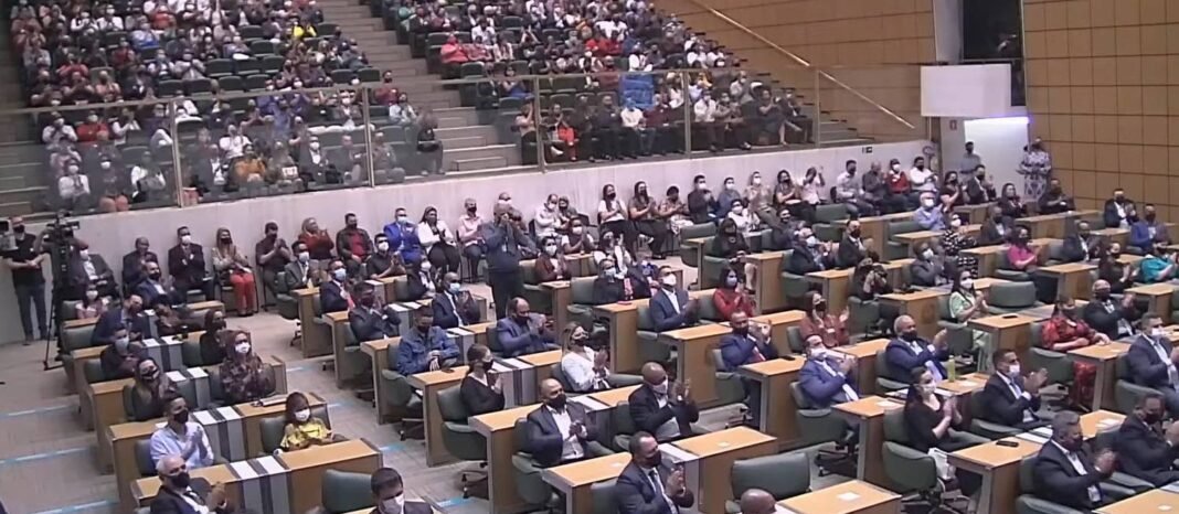 Alesp homenageia as igrejas evangélicas pelo trabalho na pandemia.