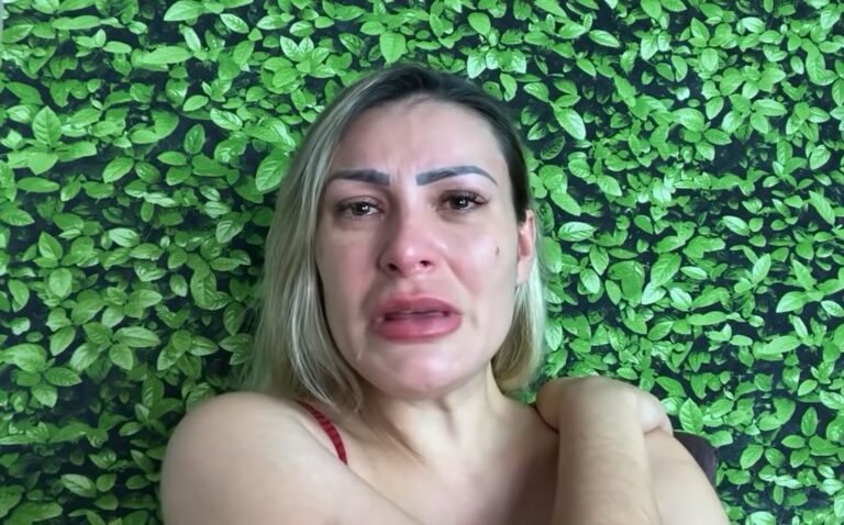 Andressa Urach chorando