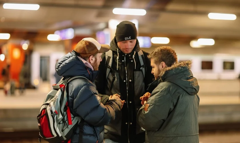 O ministério Awakening Europe está levando o amor de Jesus aos refugiados ucranianos na fronteira com a Polônia
