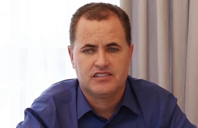 Pastor Osorio responde por estelionato por aplicar golpes milionários.